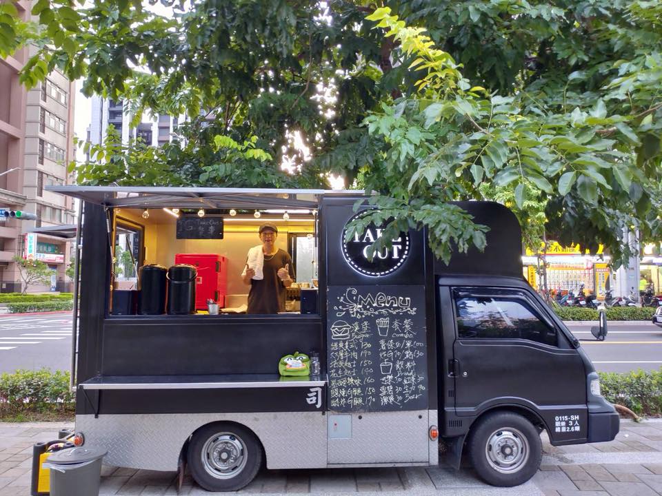 台北中正區寵物友善餐廳-TakeOut Burger&Cafe-忠孝新生店