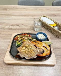 petsyoyo寵遊網-台中西屯寵物友善餐廳 Woosa洋食屋莎鬆餅屋 米克斯菲菲的走跳日記