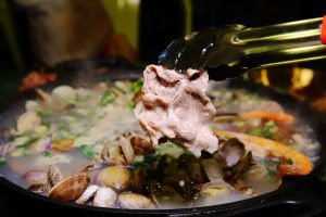 petsyoyo寵遊網-新北新莊寵物友善餐廳 澳門食娛城卜卜鍋 順德料理 小珊珊提供